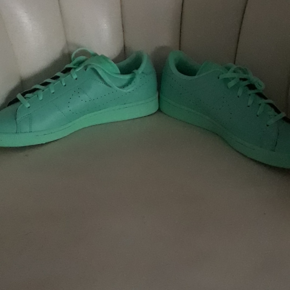 Nike sneakers - Picture 2 of 3